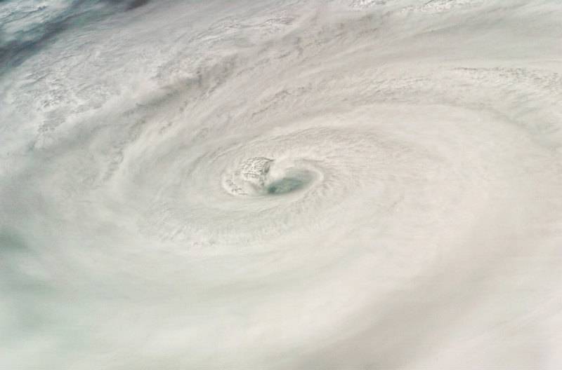 Дин — северо-атлантический ураган пятой категории