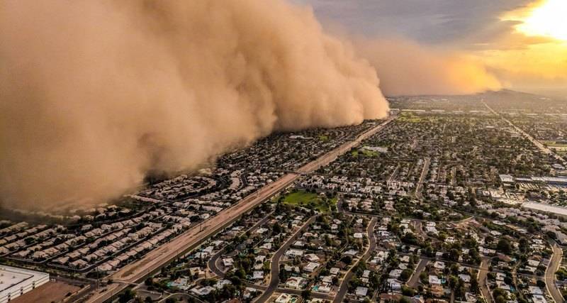 На Техас обрушилась стена песка: видео