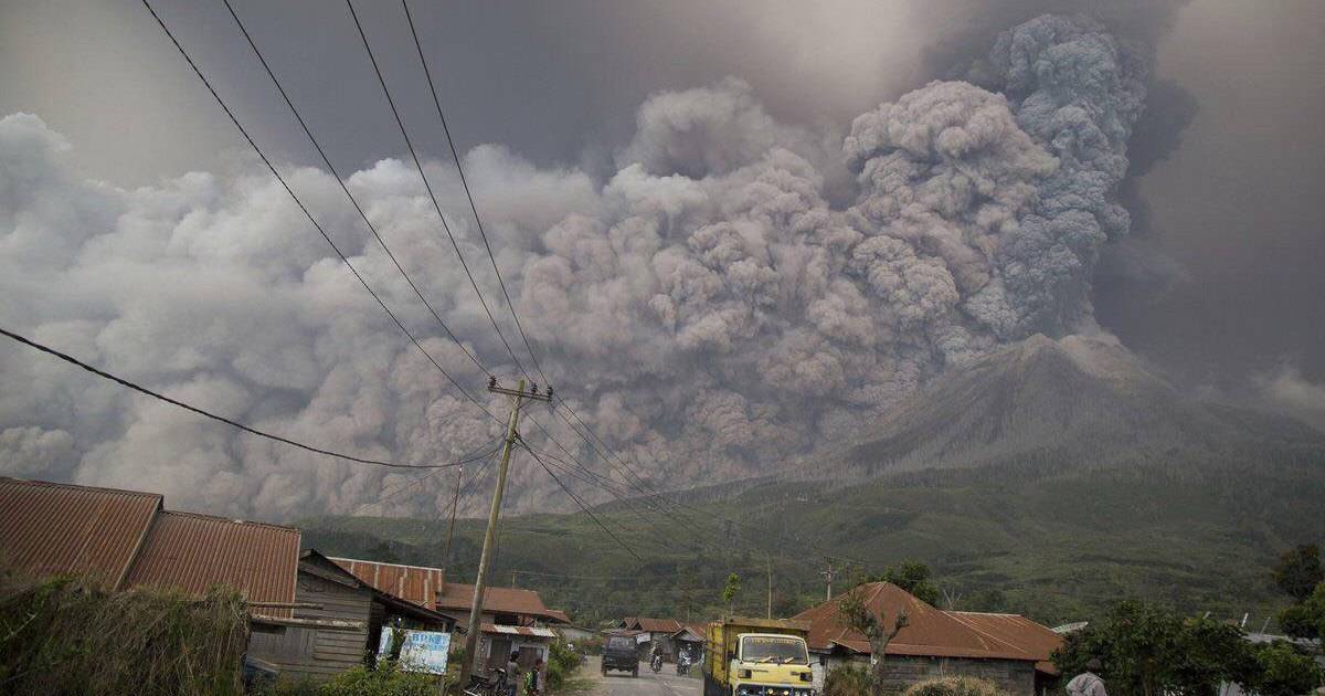 Как началось извержение вулкана Синабунг в Индонезии, июнь 2019 года