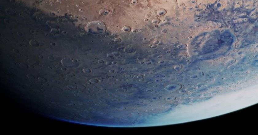 ESA поделилось новым удивительным изображением Красной планеты